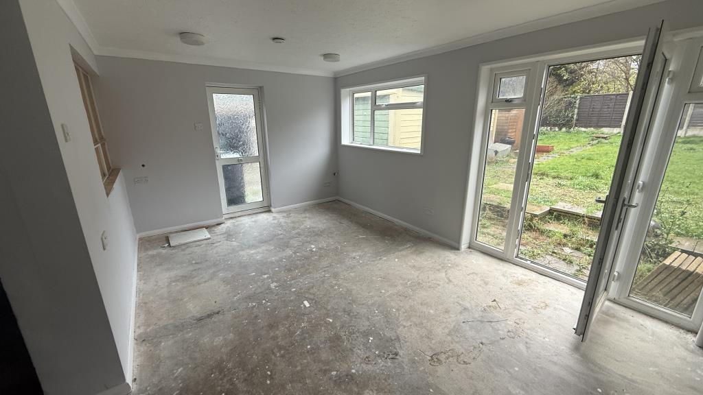 Lot: 95 - SEMI-DETACHED HOUSE FOR IMPROVEMENT - Internal image of extended to rear